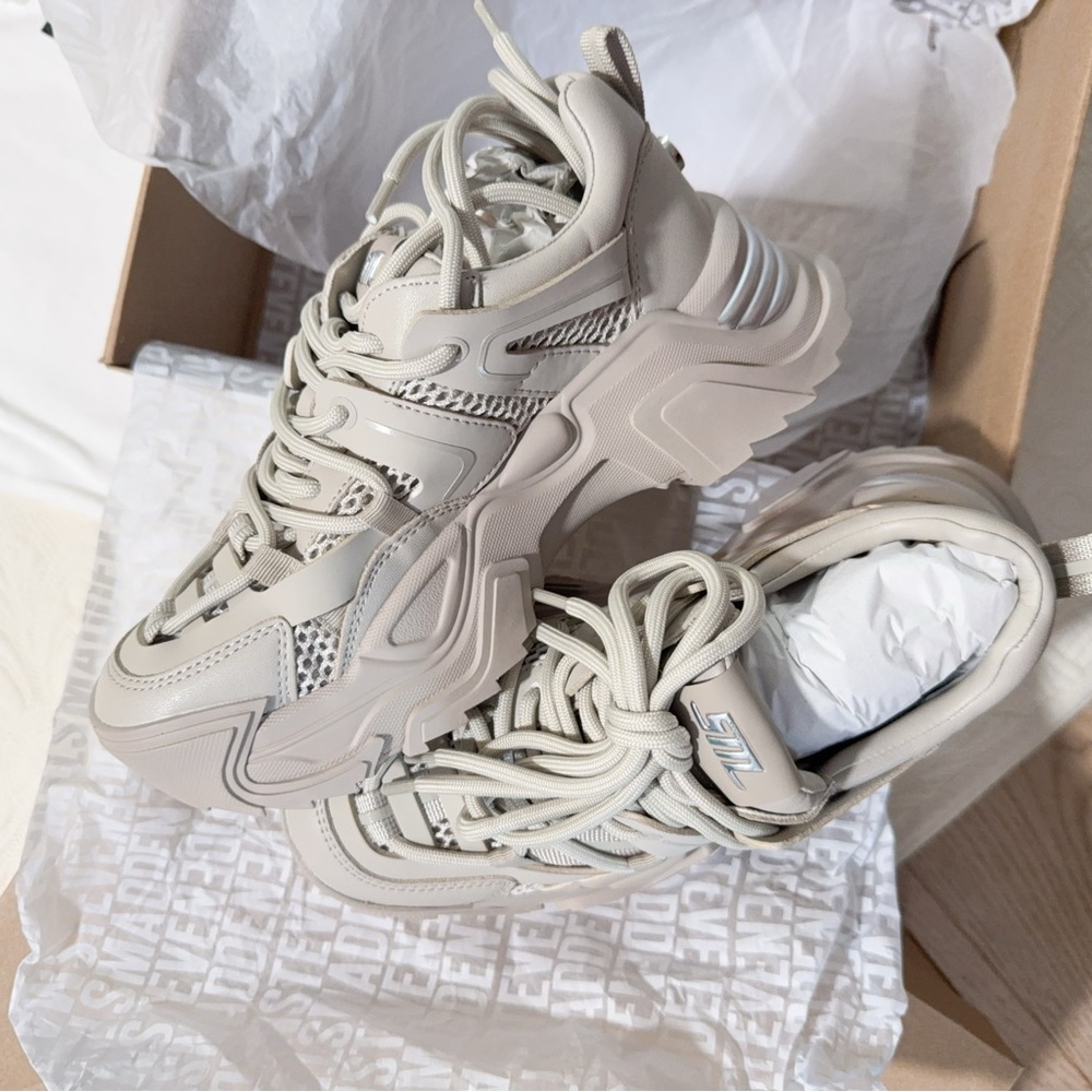 NWT Steve madden sneaker KINDOM GREIGE 5